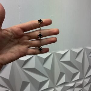 woman brazalet flowers 10k